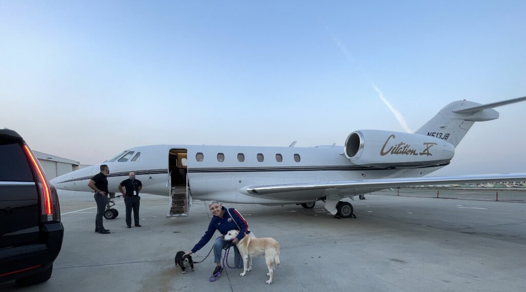 pet friendly charter flights in LA